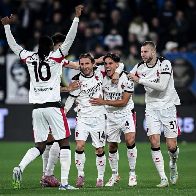 WBG白跑一趟？JDG与WBG的比赛因北京暴雨延期！粉丝怒斥官方：7点比赛你5点才通知？