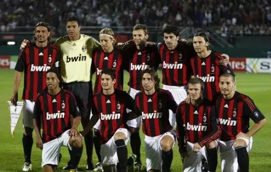 111年耻辱！曼联足总杯一轮游，18岁新星染红，未来只剩一地鸡毛？