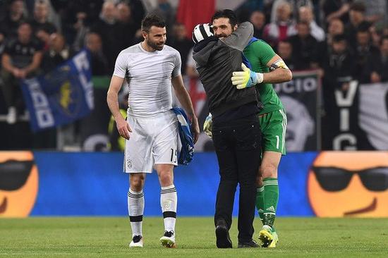 欧冠联赛土耳其球队压倒意大利球队！只因发球更