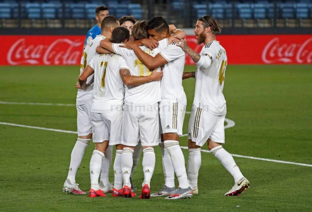 东契奇38+10+10，湖人完败马刺！詹姆斯缺战，文班亚马16+14+4帽末节暴走