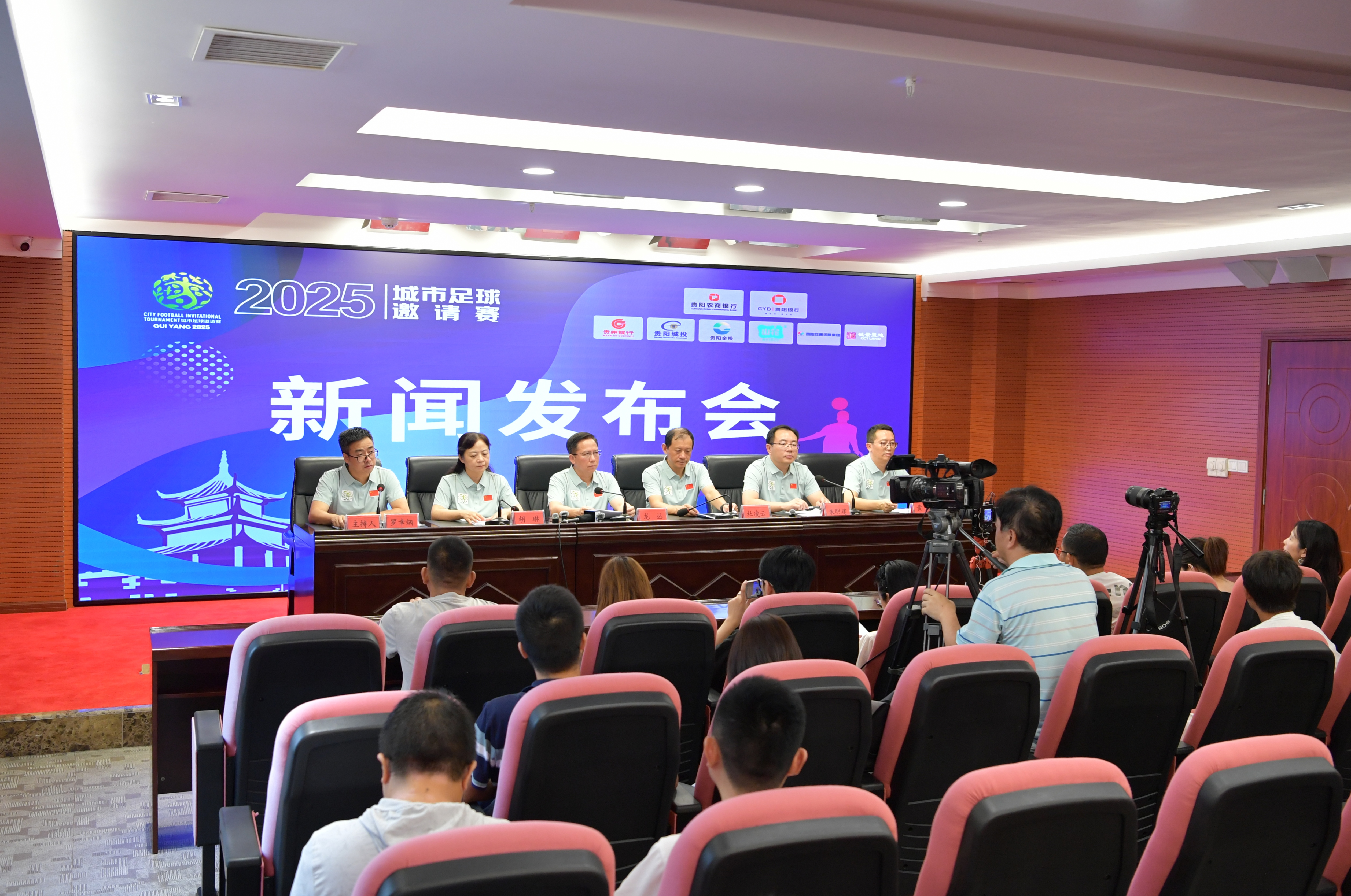 特雷杨被交易后，NBA最有可能发生的五大交易，哪个最有可能实现，交易市场的大门已经敞开，各支球队的总经理们电话都快打爆了